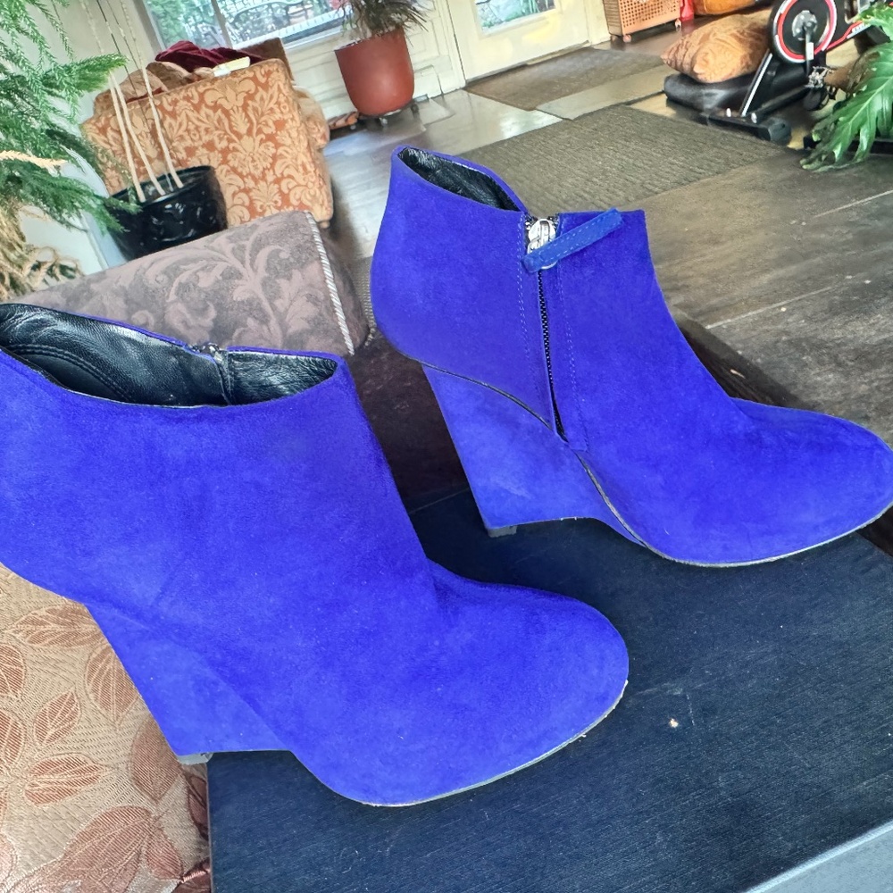 Vintage Giuseppe Zanotti Daisy Suede Wedge Ankle Booties - Authentic